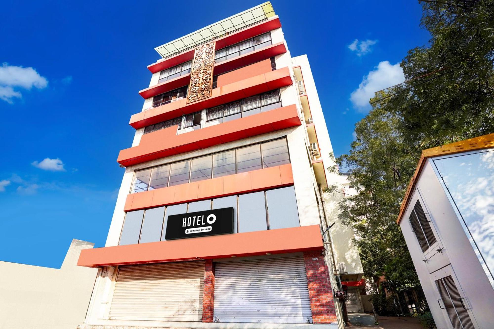 Super Hotel O Geeta Mandir Formerly Hotel Green Park Ахмедабад Экстерьер фото