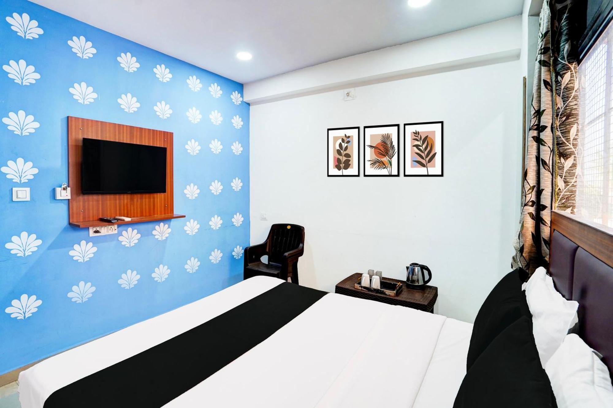 Super Hotel O Geeta Mandir Formerly Hotel Green Park Ахмедабад Экстерьер фото