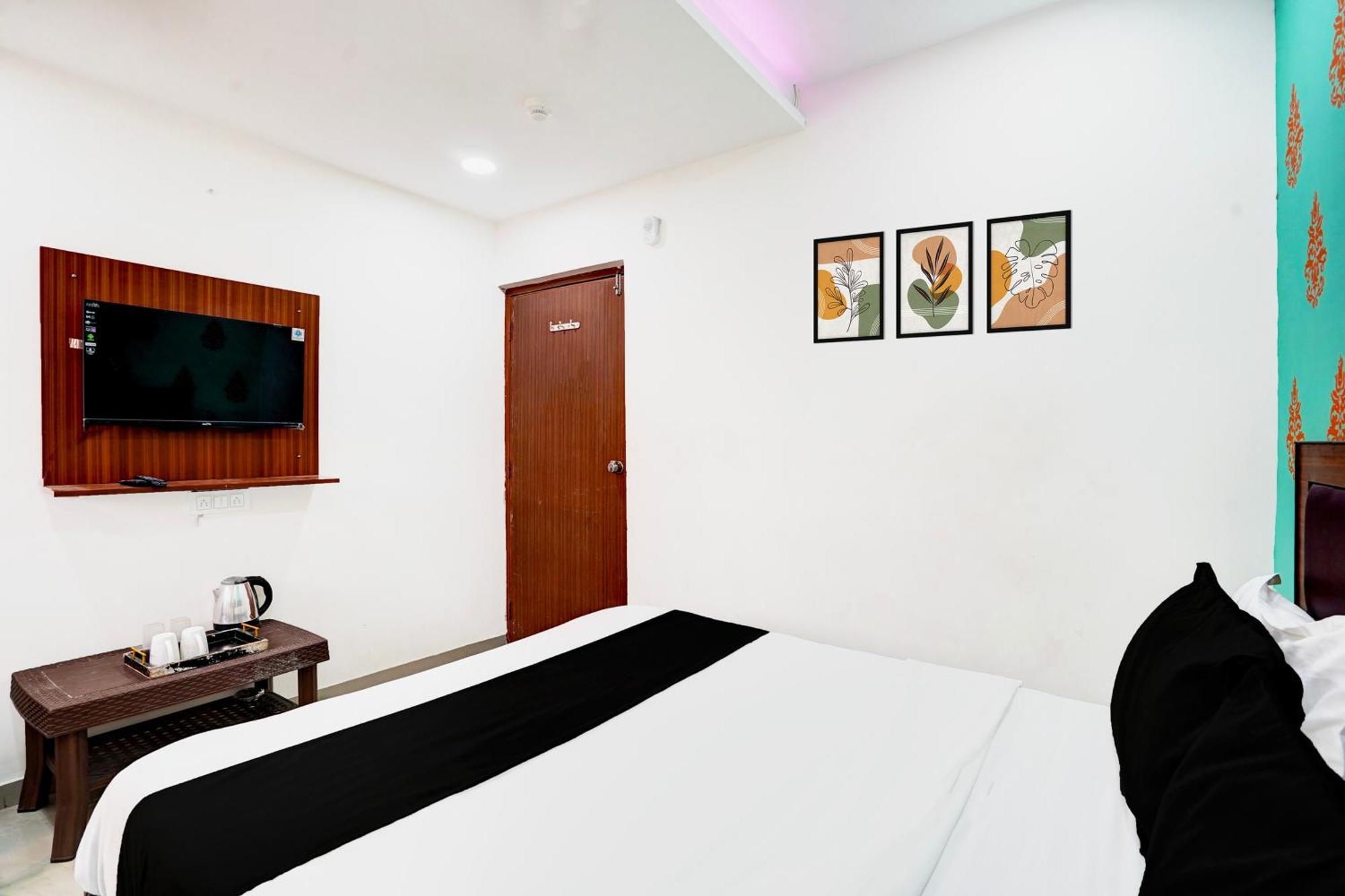 Super Hotel O Geeta Mandir Formerly Hotel Green Park Ахмедабад Экстерьер фото